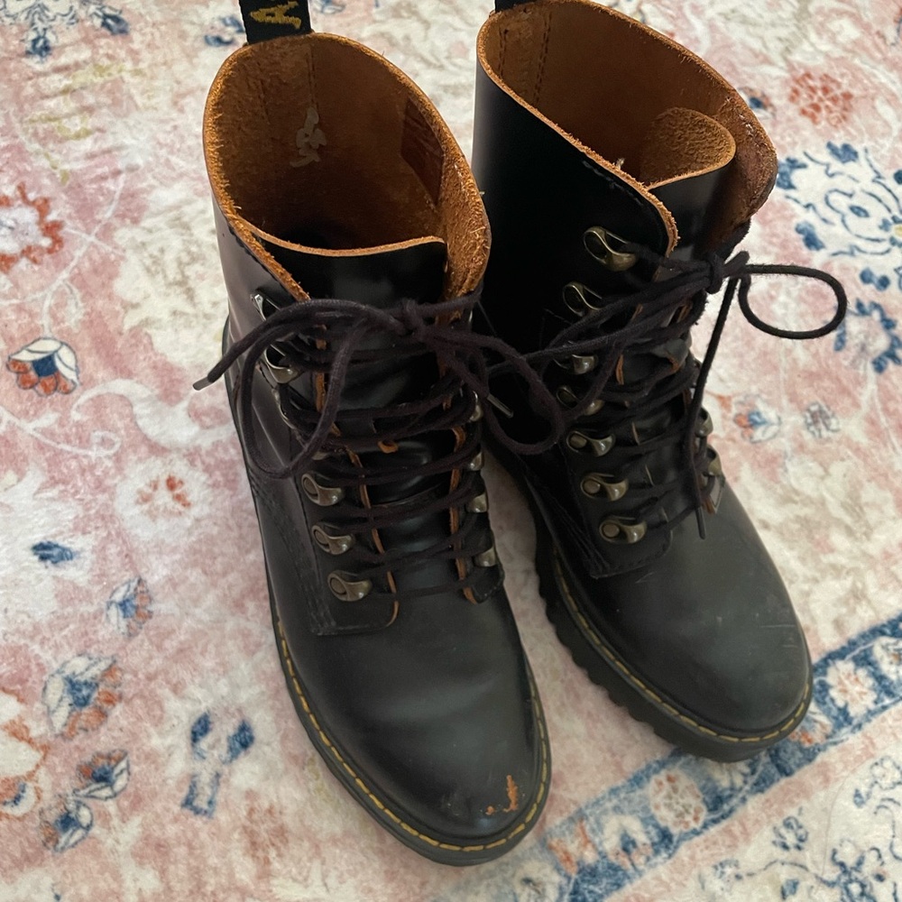 Dr Martin’s size 6 boots
